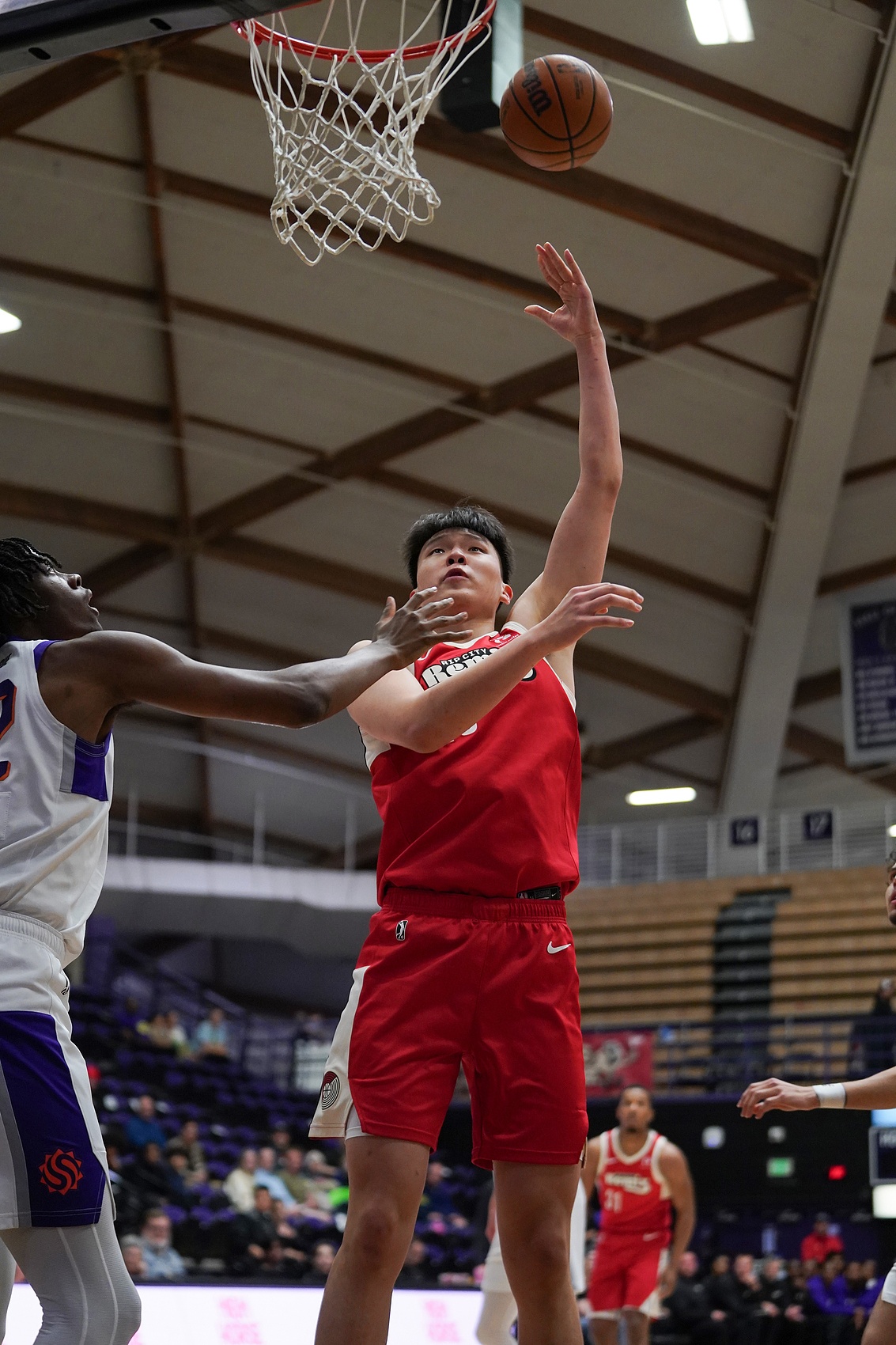 开云体育下载-媒体人：杨瀚森进攻高效 但还是暴露出体能和防守问题仍需努力